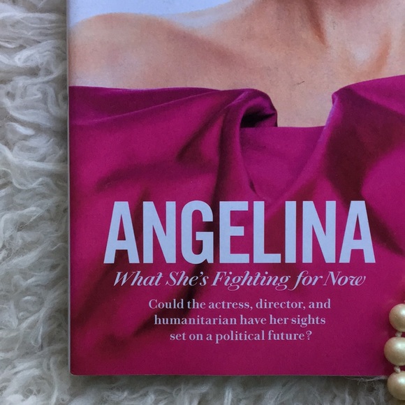 • F R E E • NEW • 4 Issues HARPER’S BAZAAR ELLE MAGAZINE Rihanna Angelina &  JLo - Picture 5 of 16